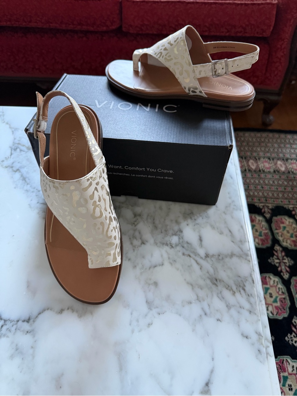 Vionic Ella White Foil Leo Leather Sandal, size 8 WIDE